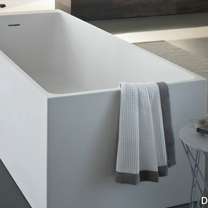 SQUARE - Freestanding rectangular bathtub _ DISENIA