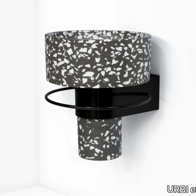balcony-urbi-et-orbi-519525-rel1992f735.jpg