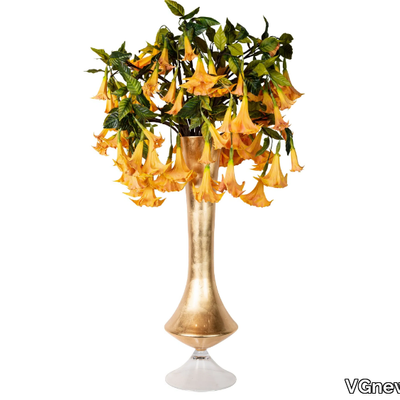 chiara-vase-with-datura-vgnewtrend-584958-rel2eec8087.jpg