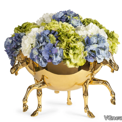 vase-horses-hydrangea-vgnewtrend-585019-rel7c9913f3.jpg