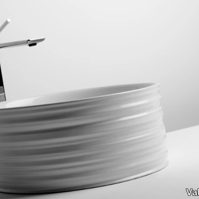 TRACE-Round-washbasin-Valdama-528067-rela801fd5c.jpg