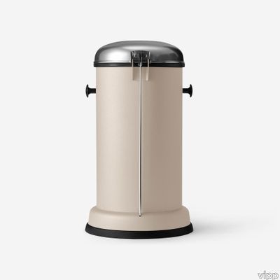 vipp-15-pedal-bin-beige-03-shadow.jpg