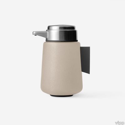 vipp-9-soap-dispenser-wall-beige-02-rgb_0.jpg