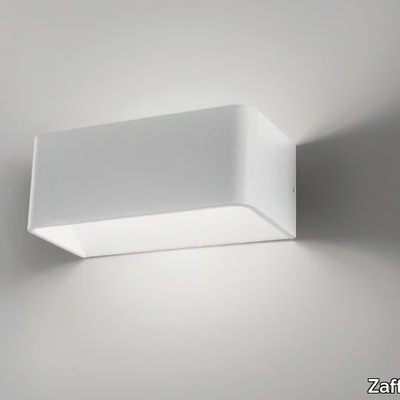 CUBETTO-Wall-lamp-AiLati-470618-relfc663263.jpg