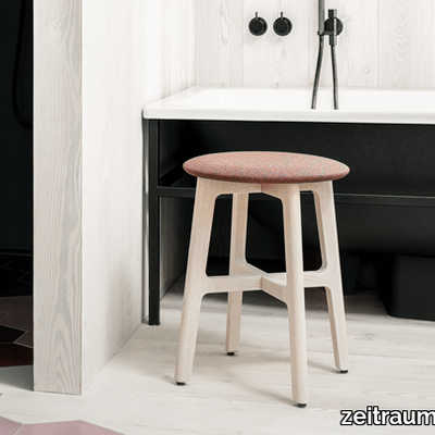 zeitraummoebel-hocker-1.3stool-massivholz-03-610x405.png