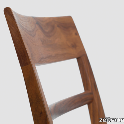 zeitraummoebel-stuhl-bluechair-massivholz-10-920x610.png