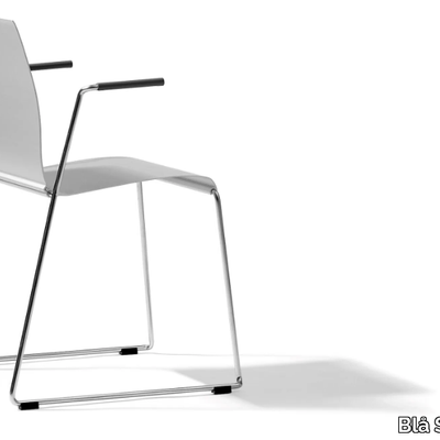 STING-Chair-with-armrests-Blå-Station-158526-relae36a9ef.jpg
