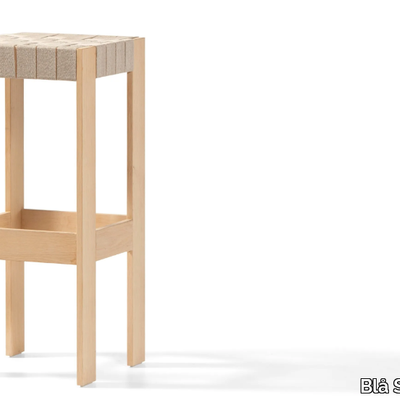 momang-stool-bla-station-621364-rel7e5f58bf.jpg