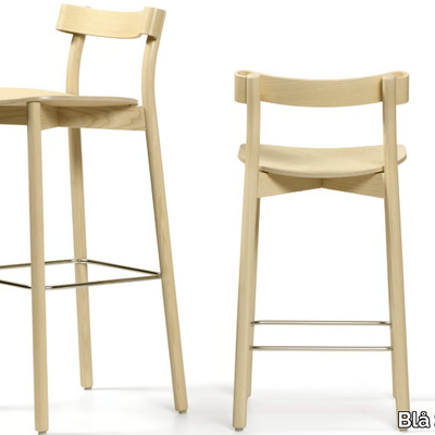still-life-stool-bla-station-550457-rel7f964722.jpg