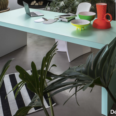 BUSINESS-Table-De-Rosso-481737-rele329d6b7.jpg