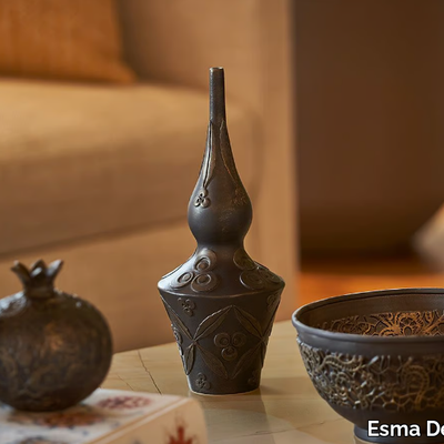 Esma-Dereboy_SNOHA-BRONZ-BOTTLE-3_a64995a571.jpeg