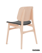 3051_soborg-wood-chair--wood-base_104-51301_oak-lacquered-leather-omni-301-black_v4