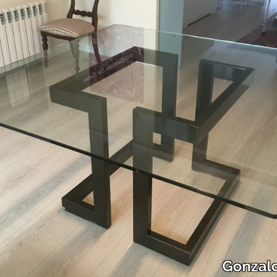 LISA-Table-Gonzalo-De-Salas-50302-rel1244216a.jpg