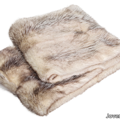 opposum-throw-jover-valls-616370-relf40b393a.jpg