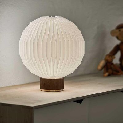 leklint375_table_lamp_medium_smokedoak_paper_lifestyle1.jpg