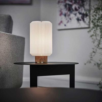 leklint382_cylinder_table_lamp_lightoak_lifestyle1_494185f0-f8c7-4c4f-9f0f-c8ba5b3d1dd7.jpg