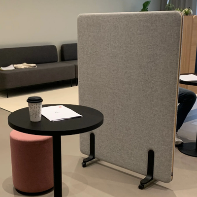 NUCLEO-Office-screen-with-casters-Martex-452214-rel2644fb66.jpg