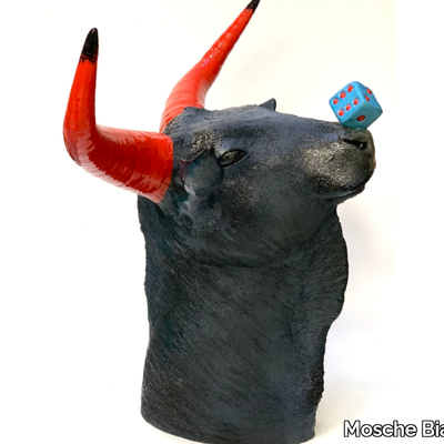Mosche-Bianche_TORO-DADO_BejBkoCDeq.jpeg
