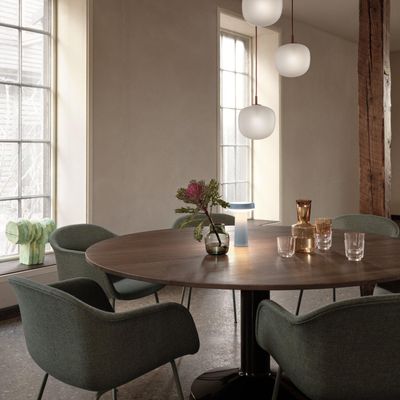 23824-en-midst-table-dark-oiled-oak-black-160-fiber-armchair-sabi-921-tube-base-dusty-green-rime-18-deep-red-ease-portable-lamp-silent-11-muuto-org.tif