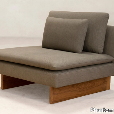 X-L-05-Armchair-Phantom-Hands-521833-relc4d3984.jpg