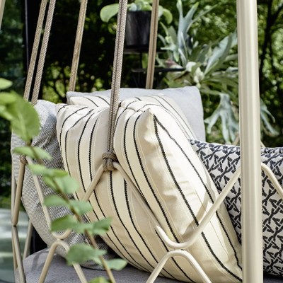 GRAVITY-Dondolo-in-acciaio-Roberti-Rattan-231462-rel5583c816.jpg