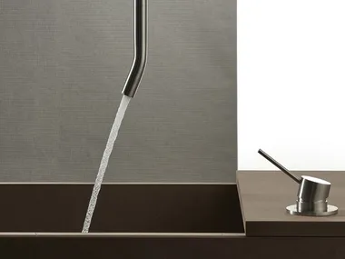 h_spout-mina-401583-rel73e68ce5.jpg