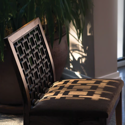 harem-chair-mobi-291577-rel1a9c212.jpg