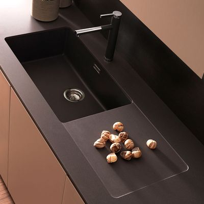 Lapitec-neroantracitesatin-2.jpg