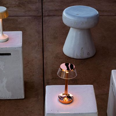 bon-jour-unplugged-table-starck-flos-F10370-product-life-01-1440x802.jpg