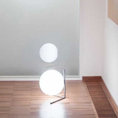 ic-t2-chrome-table-anastassiades-flos-01.jpg