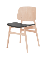 3051_soborg-wood-chair--wood-base_104-51301_oak-lacquered-leather-omni-301-black_v2