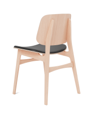 3051_soborg-wood-chair--wood-base_104-51301_oak-lacquered-leather-omni-301-black_v4