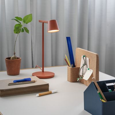 19430-en-workshop-table-140-warm-grey-linoleum-tip-table-lamp-copper-brown-sketch-toolbox-midnight-blue-story-pinboard-muuto-org.tif
