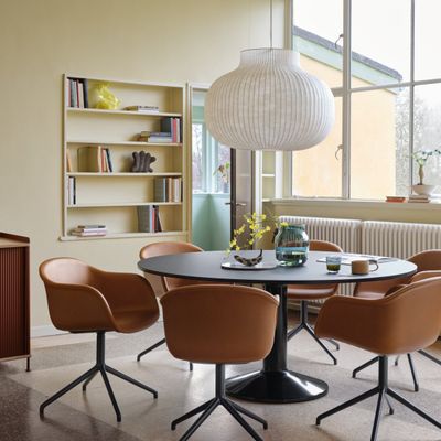 23810-en-fiber-armchair-swivel-refine-leather-cognac-black-midst-table-160-black-strand-60-silent-20-dark-green-enfold-deep-red-muuto-org.tif