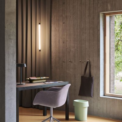 26094-en-fine-suspension-lamp-60-black-fiber-armchair-allure-leather-lavender-workshop-table-130-black-reduce-light-green-mere-bowl-muuto-org.tif