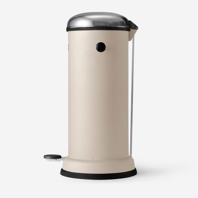 vipp-16-pedal-bin-beige-02-rgb.jpg