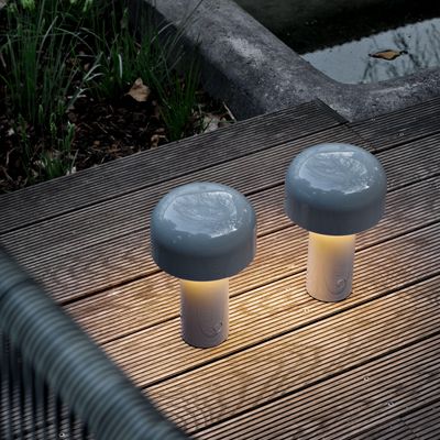 bellhop-battery-grey-table-barber-osgerby-flos-03.jpg