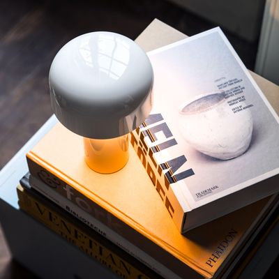 bellhop-battery-white-table-barber-osgerby-flos-02.jpg