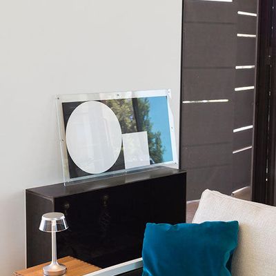 bon-jour-unplugged-table-starck-flos-F10370-product-life-02-571x835.jpg