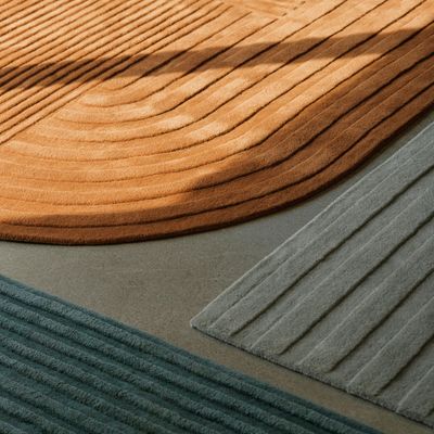 19409-en-relevo-rug-burnt-orange-dark-green-sage-green-muuto-org.tif