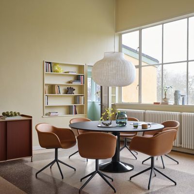 23823-en-midst-table-160-black-fiber-armchair-swivel-refine-leather-cognac-black-strand-80-silent-20-enfold-148x45-h85-oak-deep-red-ease-raise-muuto-org.tif