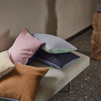 23827-en-mingle-cushion-outline-daybed-ecriture-910-polished-alu-muuto-org.tif