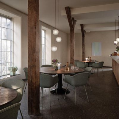 23828-en-midst-table-dark-oiled-oak-black-fiber-armchair-sabi-921-tube-base-dusty-green-rime-18-deep-red-ease-light-blue-silent-vase-raise-muuto-org.tif
