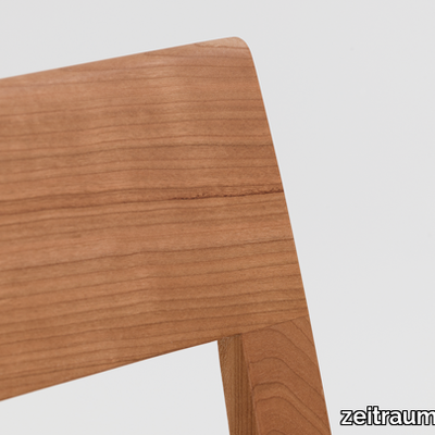 zeitraummoebel-stuhl-bluechair-massivholz-03-610x405.png