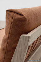zeitraummoebel-bettmitpolsterkissen-mellow-massivholz-22.png thumb image