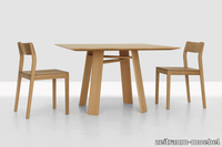 zeitraummoebel-tisch-quadratisch-BONDT-massivholz-04-920x610.png thumb image