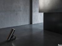 sawaru-black-floor-nendo-flos-01.jpg thumb image