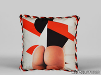 BUTT-PILLOW-ART04-HENZEL-STUDIO-214649-relab146c5e.jpg thumb image