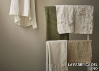 narciso-bath-towel-la-fabbrica-del-lino-by-bergianti-pagliani-556971-rel58cdce3f.jpg thumb image