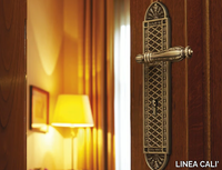 ZAARA-Door-handle-on-back-plate-LINEA-CALI-180419-rel7c8ec909.jpg thumb image